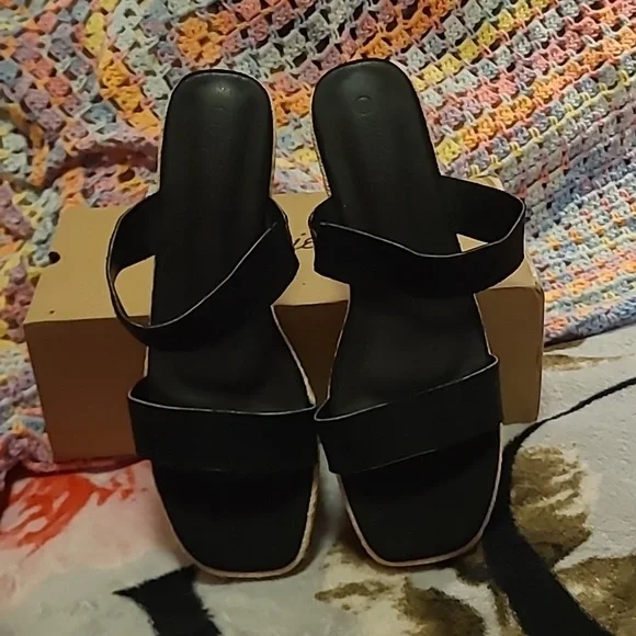 3/$15🚨WAS $49. PIEPIEBUY Black Wedge Espadrille Slip on Sandals - Picture 4 of 9